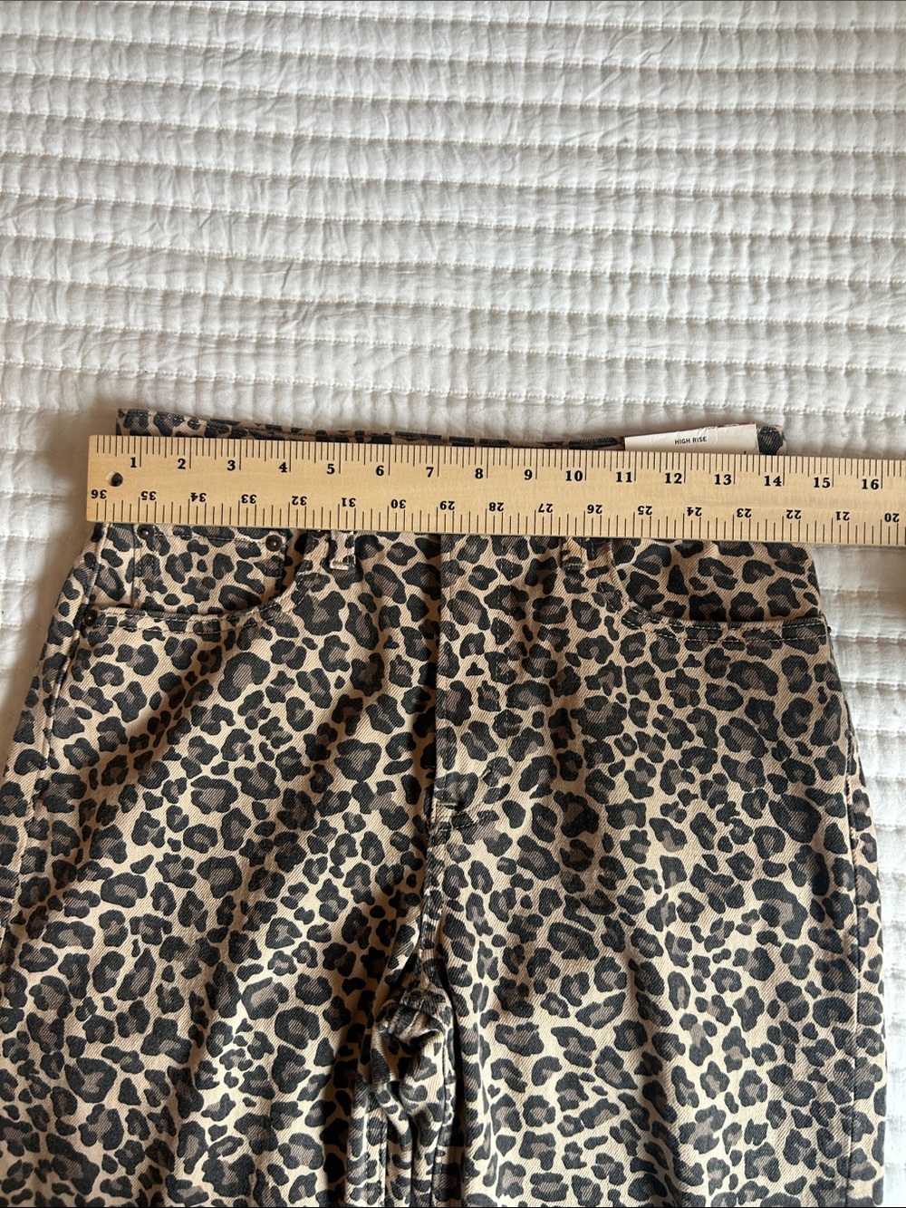 Abercrombie & Fitch The 90’s Relaxed Animal Print Denim Size 26S - Picture 5 of 6